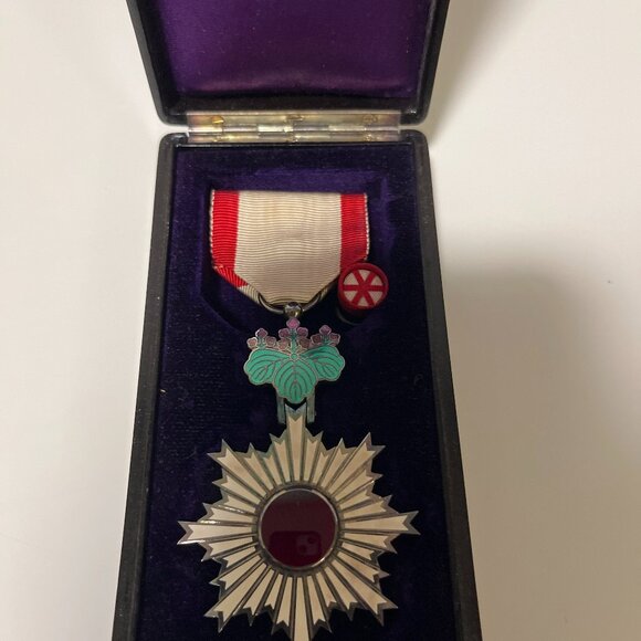 Authentic World War 2 Japanese medal/The order of the rising sun - Picture 1 of 1